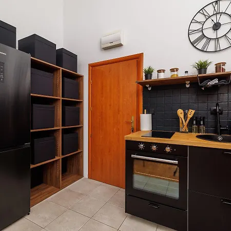 Apartment Modernes Nur 150 Meter Zum Mit Privatparkplatz, Balkon, Waeschetrockner