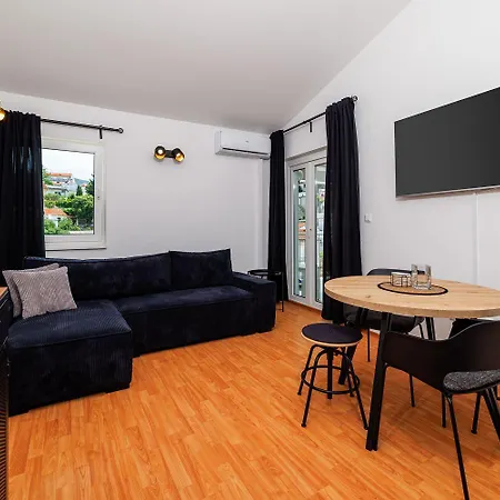 Modernes Nur 150 Meter Zum Mit Privatparkplatz, Balkon, Waeschetrockner Apartment Novi Vinodolski