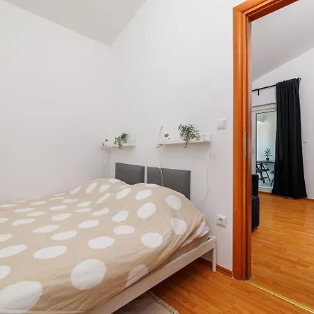 Apartment Modernes Nur 150 Meter Zum Mit Privatparkplatz, Balkon, Waeschetrockner Novi Vinodolski