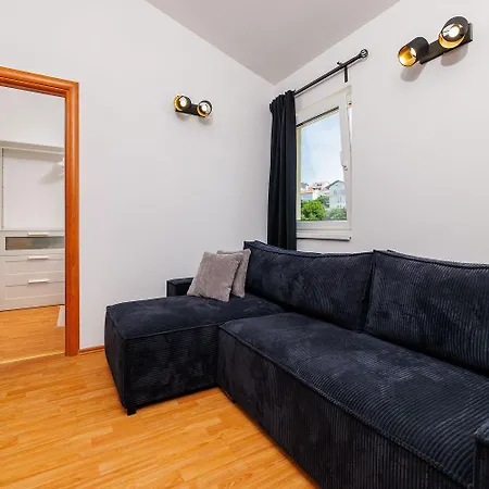 Modernes Nur 150 Meter Zum Mit Privatparkplatz, Balkon, Waeschetrockner