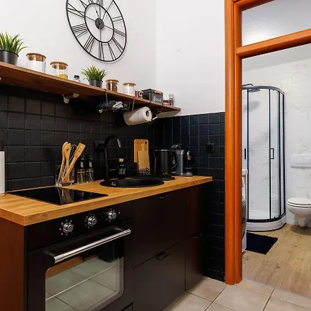 Modernes Nur 150 Meter Zum Mit Privatparkplatz, Balkon, Waeschetrockner Apartment *