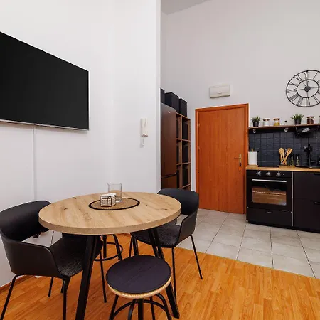 Modernes Nur 150 Meter Zum Mit Privatparkplatz, Balkon, Waeschetrockner