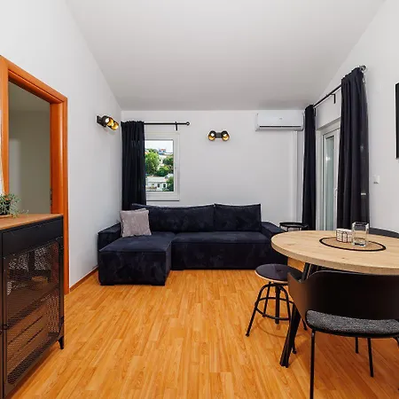 Modernes Nur 150 Meter Zum Mit Privatparkplatz, Balkon, Waeschetrockner Novi Vinodolski