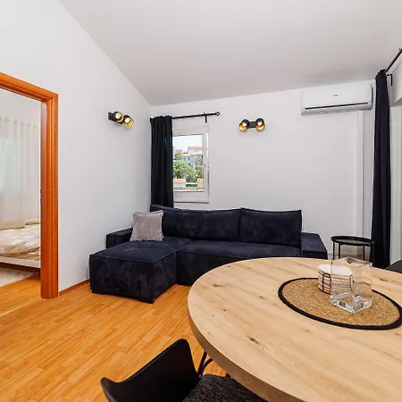 Apartment Modernes Nur 150 Meter Zum Mit Privatparkplatz, Balkon, Waeschetrockner