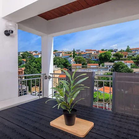 Modernes Nur 150 Meter Zum Mit Privatparkplatz, Balkon, Waeschetrockner * Novi Vinodolski